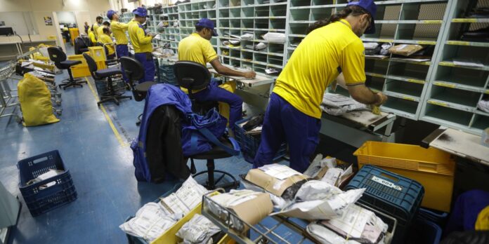 greve-nos-correios:-tst-fixa-80%-do-efetivo