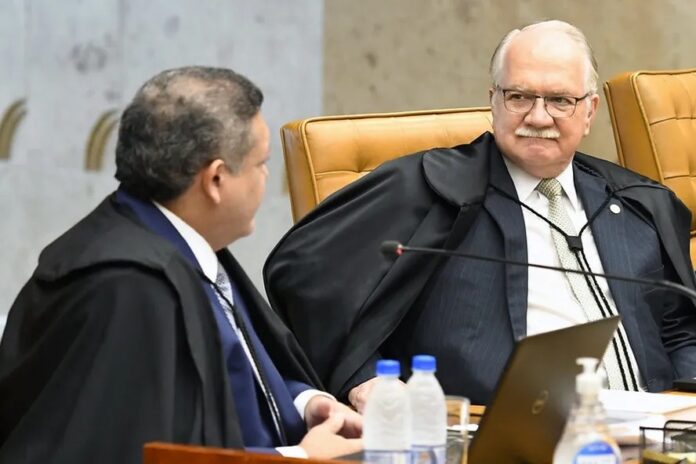 stf:-fachin-e-kassio-nunes-marques-discutem-antes-do-julgamento-entre-vorcaro-e-moraes