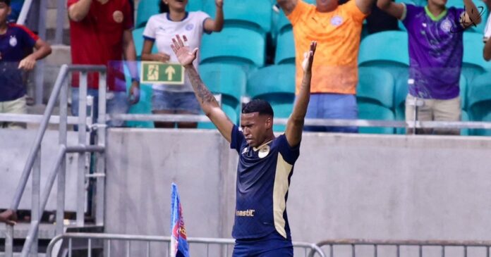 jean-lucas-celebra-gol-pelo-bahia-e-mira-meta-na-reta-final