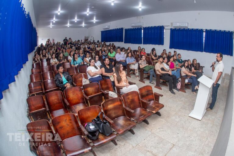 teixeira-de-freitas-capacita-diretores-e-coordenadores-sobre-transtornos-do-neurodesenvolvimento