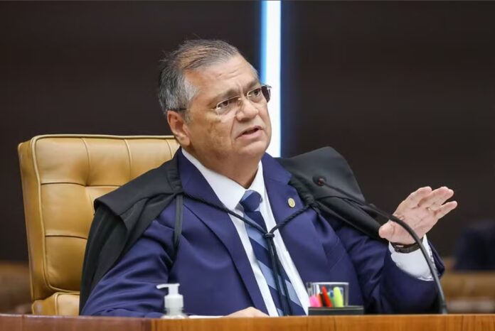dino-solicita-a-fachin-apuracao-sobre-ligacao-entre-banco-master-e-instituto-ligado-a-andre-mendonca