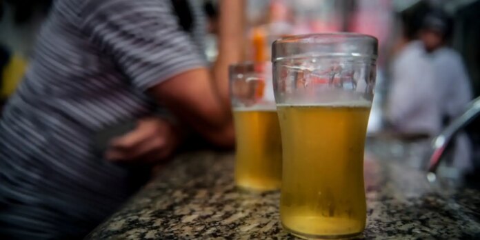 especialistas-alertam-que-alcool-e-cigarro-podem-levar-a-cegueira