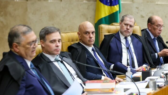 pesquisa:-68%-defendem-impeachment-do-stf;46%-culpam-moraes-pela-crise