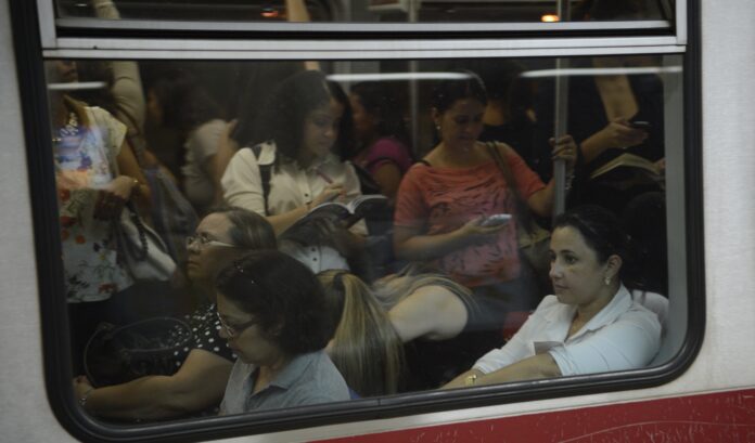 temor-da-violencia-impacta-78%-das-mulheres,-influenciando-lazer,-mobilidade,-trabalho-e-estudo