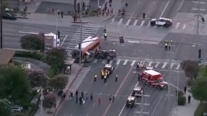 los-angeles:-helicoptero-da-nbc-cai;-tres-mortos-e-dois-feridos