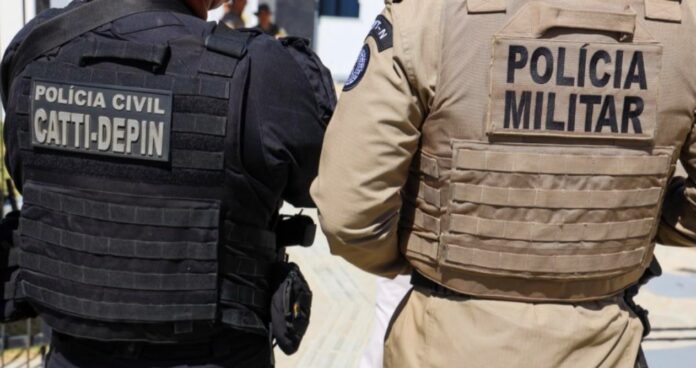 policia-apreende-armas,-municoes-e-balaclava-em-barra-do-rocha,-ba