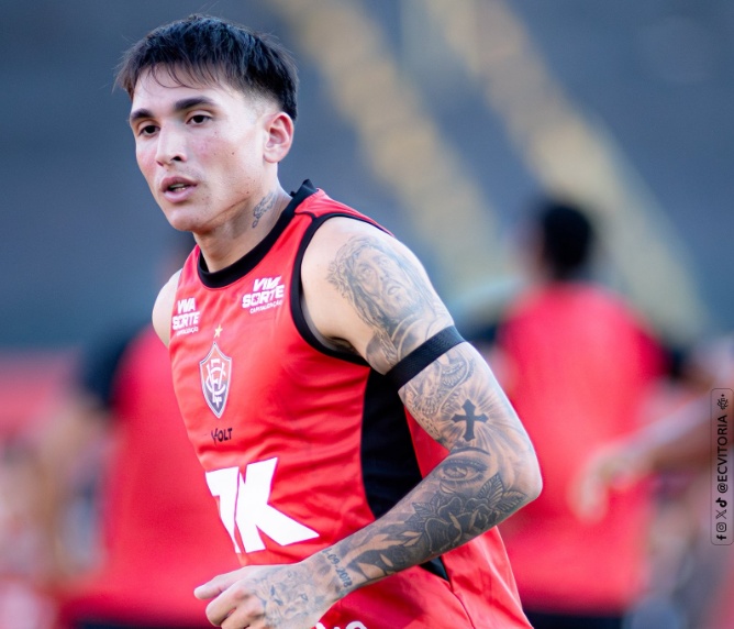 laquintana-pode-estrear-pelo-vitoria-contra-o-cruzeiro,-ultimo-reforco-da-janela