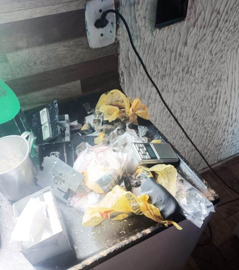 monitorado-com-tornozeleira-eletronica-e-flagrado-com-drogas-destinadas-a-venda-na-comemoracao-de-euclides-da-cunha