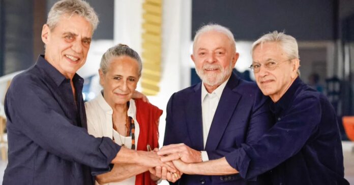 bethania-e-veloso-comparecem-a-ato-de-campanha-de-lula-no-rio-de-janeiro