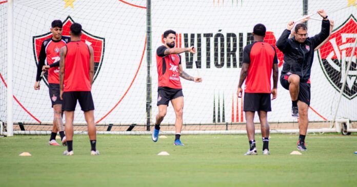 vitoria-realiza-treino-tatico-mirando-cruzeiro-para-o-brasileirao