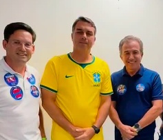 conceicao-do-coite:-flavio-bolsonaro-agradece-apoio-durante-a-campanha,-acompanhado-por-roma-e-marcelo-araujo