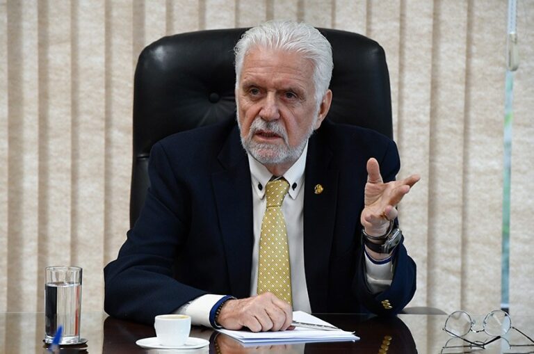 faltando-17-dias-para-a-eleicao,-jaques-wagner-lidera-na-bahia-e-e-o-4o-maior-doador-da-propria-campanha-no-brasil;-entenda