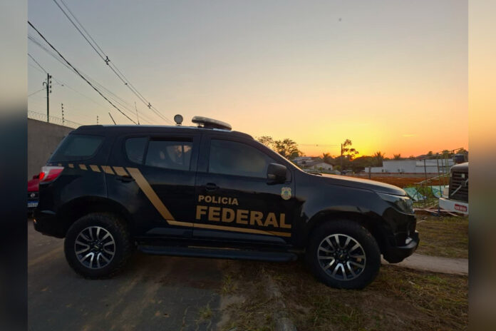 pf-e-pm-salvam-bebe-engasgado-durante-a-prisao-de-foragido-por-homicidio