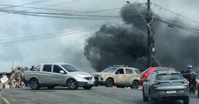 moradores-promovem-protesto-na-regiao-da-fazenda-coutos,-em-salvador