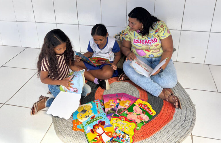 familias-participam-de-oficina-de-alfabetizacao-na-escola-municipal-irma-dulce,-em-teixeira-de-freitas-(ba)