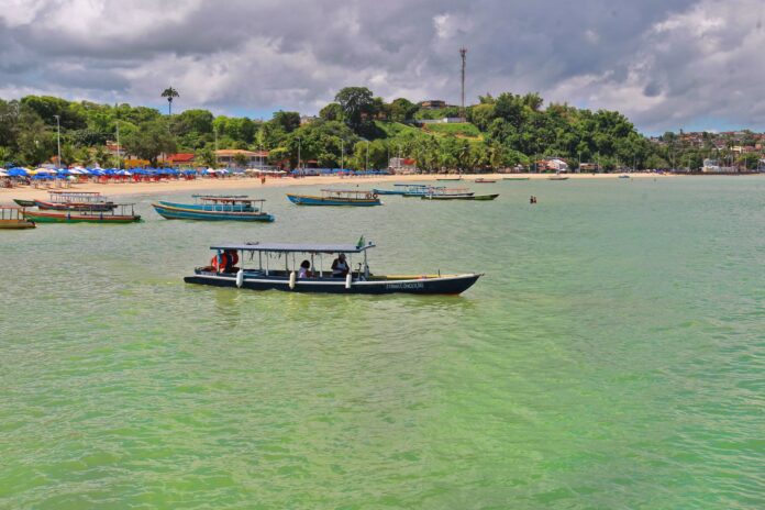 inema-aponta-12-trechos-improprios-para-banho-em-praias-de-salvador