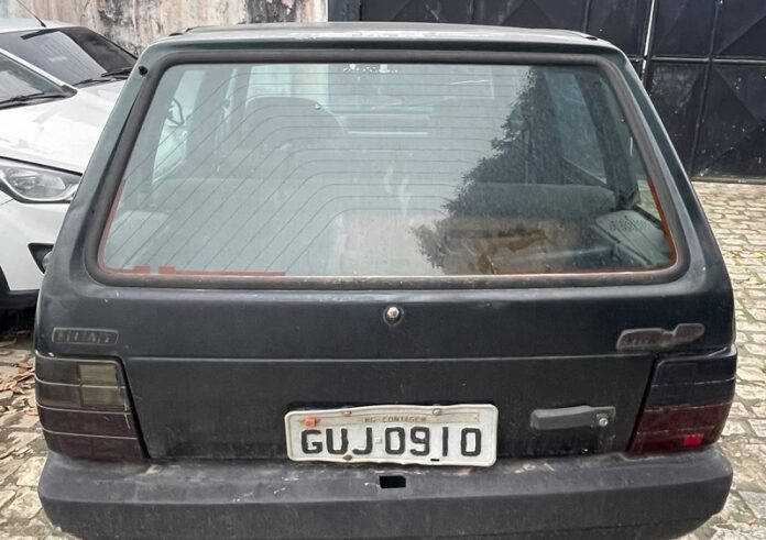 jovem-de-16-anos-e-flagrado-conduzindo-fiat/uno-com-chassi-inexistente-e-motor-adulterado-na-avenida-kaikan,-teixeira-de-freitas.