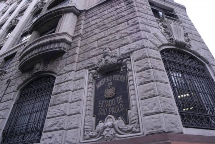 confronto-em-juri:-promotor-e-empurrado-no-chao-e-xingado-por-advogado,-aponta-mpsp