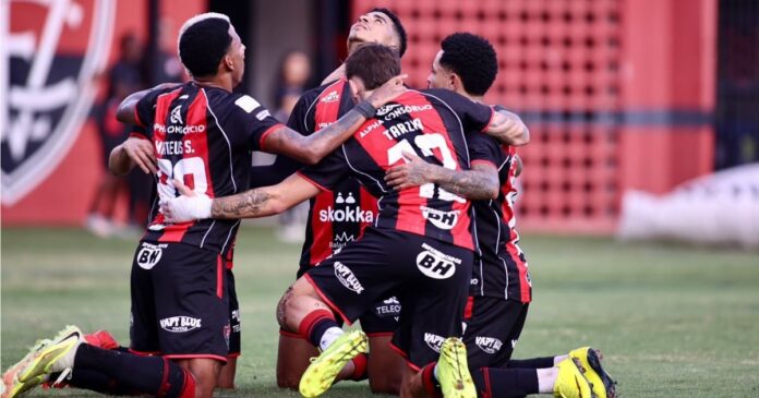 vitoria-vira-o-jogo-contra-o-cruzeiro,-se-complica-na-tabela-e-mantem-tabu-de-20-anos