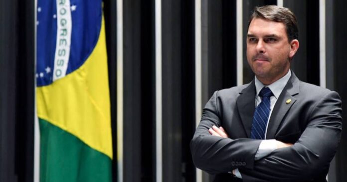 pf-vincula-assessora-de-flavio-bolsonaro-a-negociacao-de-emenda-com-miliciano-do-caso-marielle