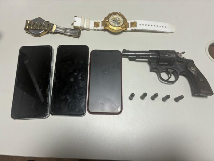 pm-recupera-veiculo-eletrico-com-restricao-de-roubo-e-apreende-arma-de-fogo