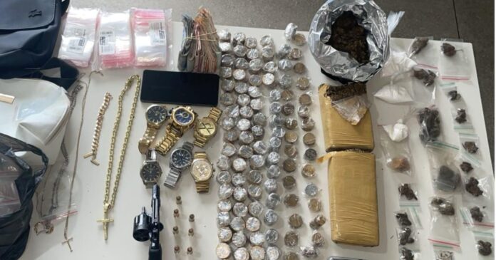 policia-prende-suspeito-de-trafico-de-drogas-com-mais-de-r$-5-mil-em-cedulas-em-camacari