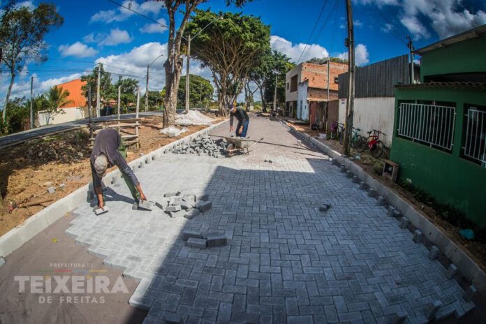 prefeitura-de-teixeira-de-freitas-entrega-pavimentacao-com-bloquete-intertravado-na-comunidade-palhinha-–-bahia