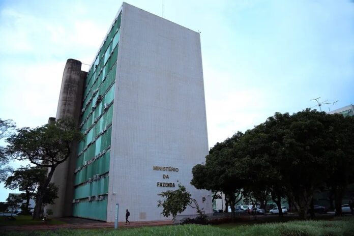 fazenda-reduz-pib-para-2026-e-revisa-a-inflacao-para-baixo