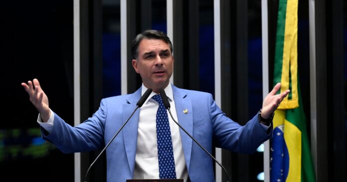 tse-forma-maioria-e-absolve-flavio-bolsonaro-de-punicao-por-avatar-de-bolsonaro-com-ia