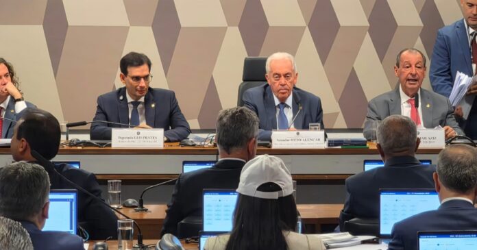 omar-aziz-apresenta-parecer-pela-aprovacao-da-pec-que-altera-a-jornada-6×1-e-rejeita-emendas-da-oposicao