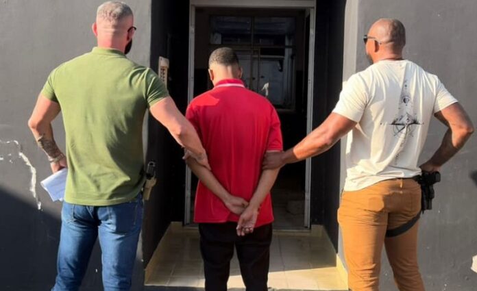 policia-civil-prende-em-flagrante-suspeito-por-violencia-domestica-em-caravelas