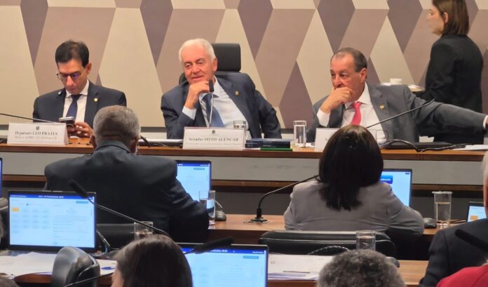 coord-de-flavio-bolsonaro-critica-ideia-de-que-6×1-nao-gera-desemprego