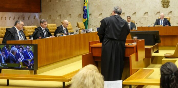 ministros-moraes-e-mendonca-participam-de-sessao-no-stf-apos-embate-verbal