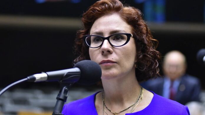 zambelli-pede-stf-salvo-conduto-para-retornar-ao-brasil-e-votar-na-mae