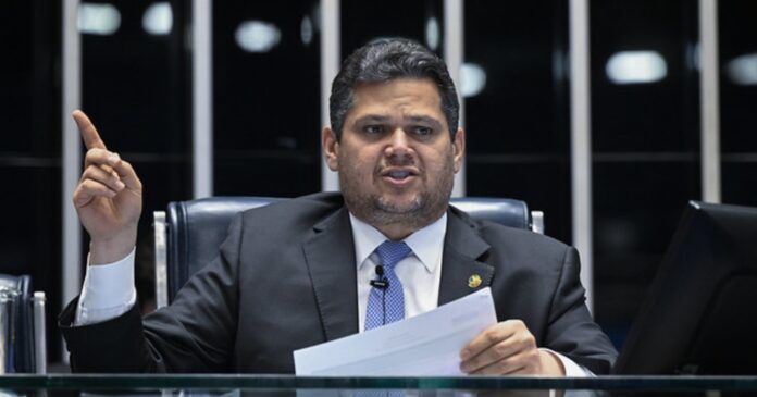 video:-alcolumbre-rebate-oposicao-e-afirma-que-pedido-de-130-milhoes-a-vorcaro-foi-esquecido