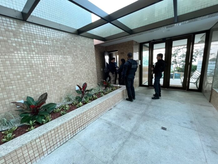 morador-de-condominio-de-alto-padrao-no-alto-do-itaigara-figura-entre-11-detidos-em-operacao-de-combate-ao-trafico-de-luxo;-lista-com-nomes