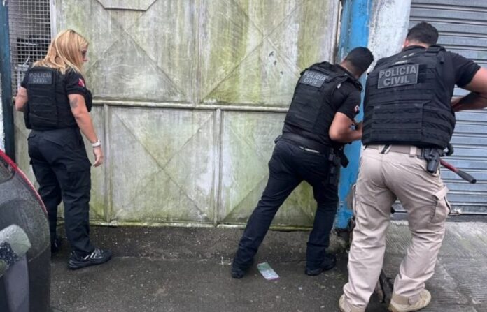 suspeitos-sao-presos-em-porto-seguro-por-fraude-de-r$-424-mil