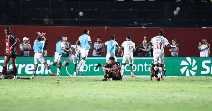 vasco-vence-no-barradao-e-vitoria-cai-nas-quartas-da-copa-do-brasil