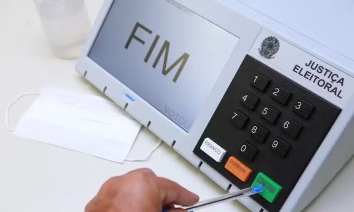 buscas-por-colinha-eleitoral-no-google-sobem-180%-frente-a-2022,-aponta-levantamento