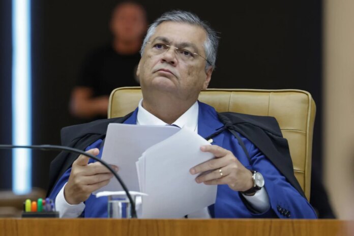 durante-crise,-dino-defende-stf,-afirma-ser-maior-que-seus-membros