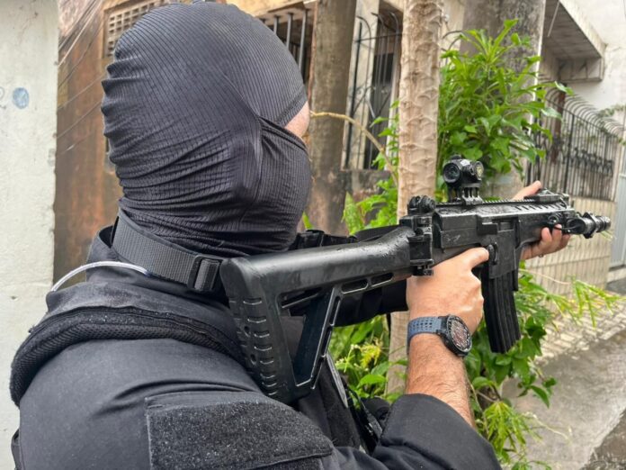 policia-prende-suposto-matador-da-faccao-do-extremo-sul-da-bahia-no-es