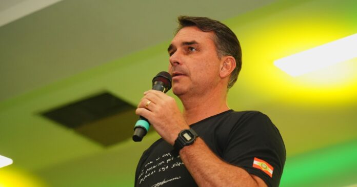 flavio-bolsonaro-aciona-tse-contra-boatos-envolvendo-nossa-senhora-aparecida