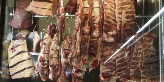 exportacao-de-carne-bovina-caiu-27,1%-em-agosto,-com-a-cota-chinesa