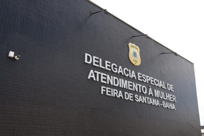 feira-de-santana:-policia-prende-idoso-de-68-anos-por-violencia-domestica-e-descumprimento