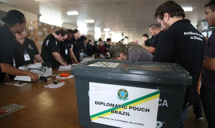 voto-no-exterior:-quase-1-milhao-de-brasileiros-poderao-participar-das-eleicoes-de-2026;-onde-estao-os-maiores-contingentes