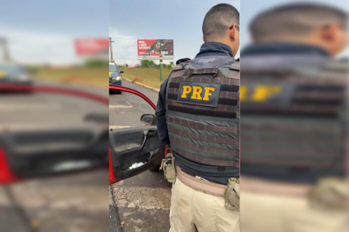 prf-apreende-maconha-escondida-dentro-de-corsa-na-br-020