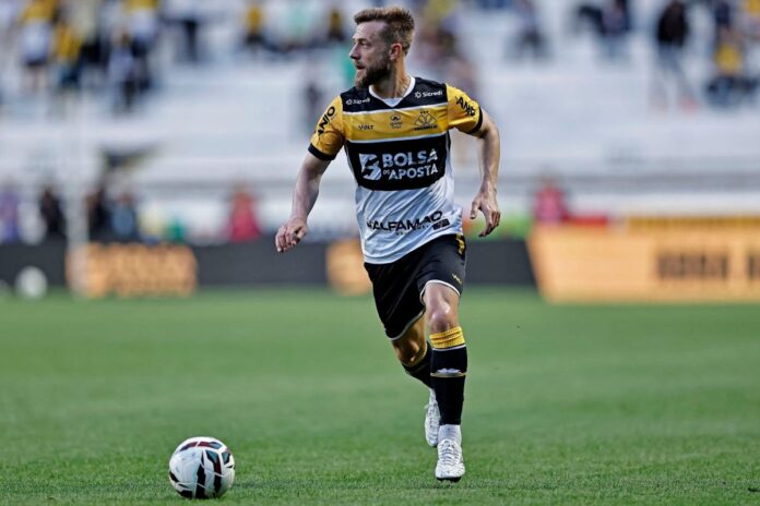 serie-b:-criciuma-e-avai-duelam-por-metas-distintas;-veja-as-odds