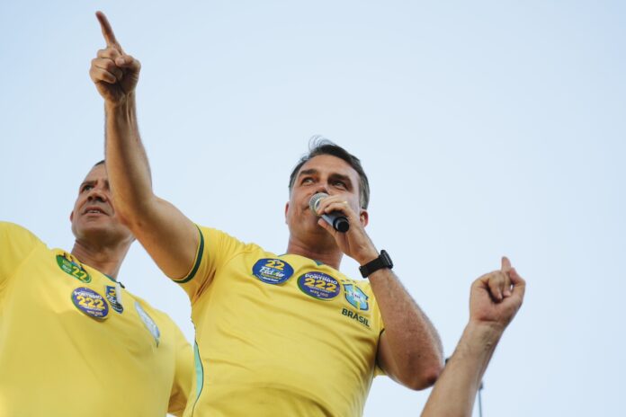flavio-bolsonaro-vai-a-debate-na-globo-e-busca-enfrentar-lula