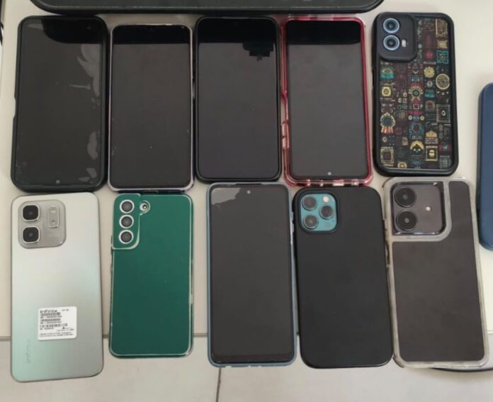 casal-e-preso-por-furto-durante-a-micareta-de-serrinha;-11-celulares-foram-encontrados-escondidos-em-colchao-e-armario-de-pousada