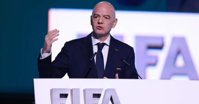 infantino-devera-disputar-reeleicao-na-fifa-em-2027,-diz-porta-voz